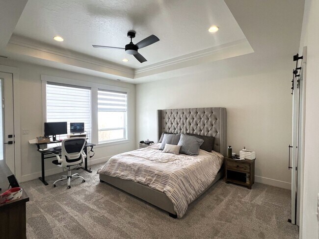 Building Photo - Gorgeous 3 bed 2 ba home in the perfect Me...