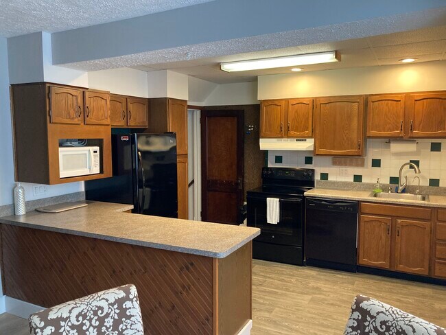 Kitchen - 1035 Newton Ave