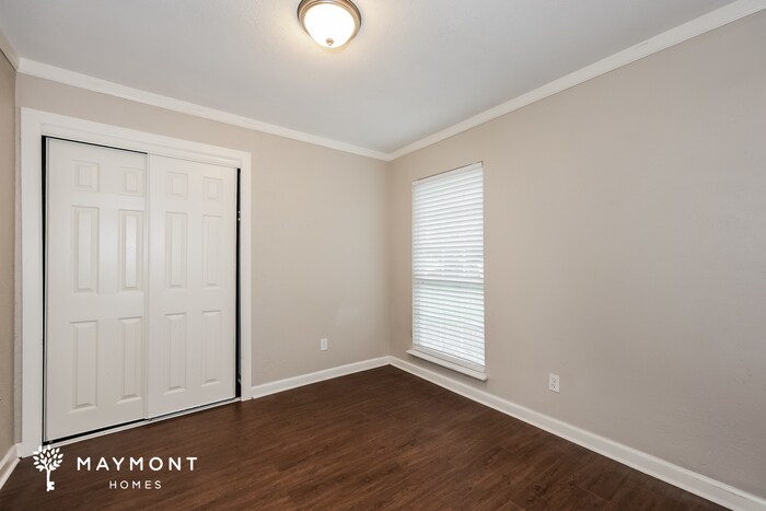 Building Photo - 709 Lawndale Dr