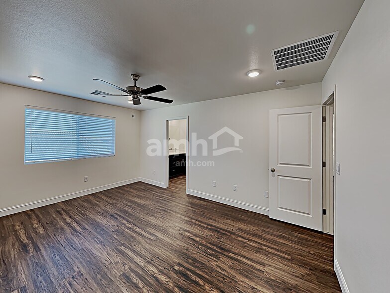 Building Photo - 720 Sienna Rising Dr