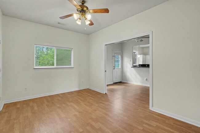 Building Photo - 321 E Wilkins St