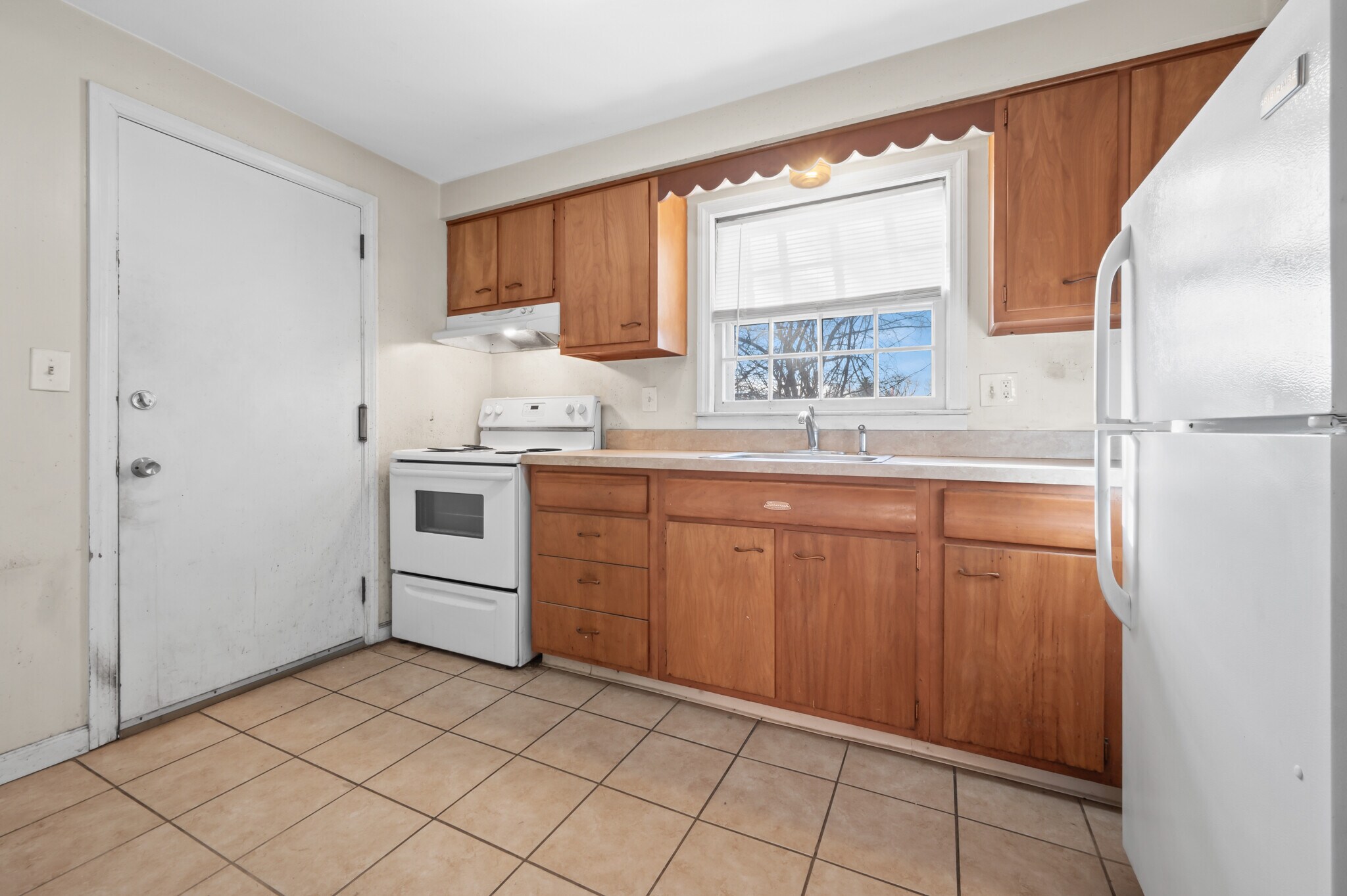 Building Photo - 67 Oak St