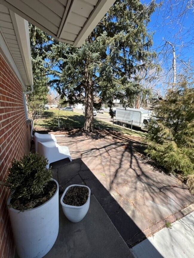 Building Photo - Available August 1, 2026 | PRE-LEASE 2 BED 1 BATH – Updated North Boulder Home Near Trails & Down...