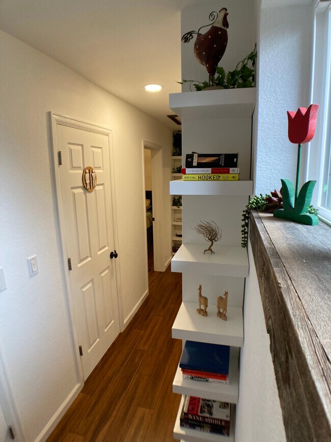 Building Photo - 301 4th St