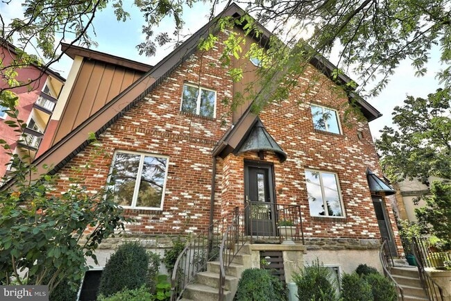 Building Photo - 8 Rex Ave