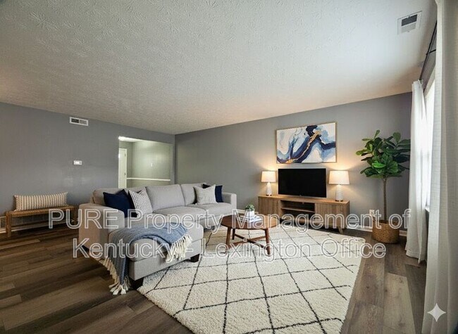 Building Photo - 305 Lake St