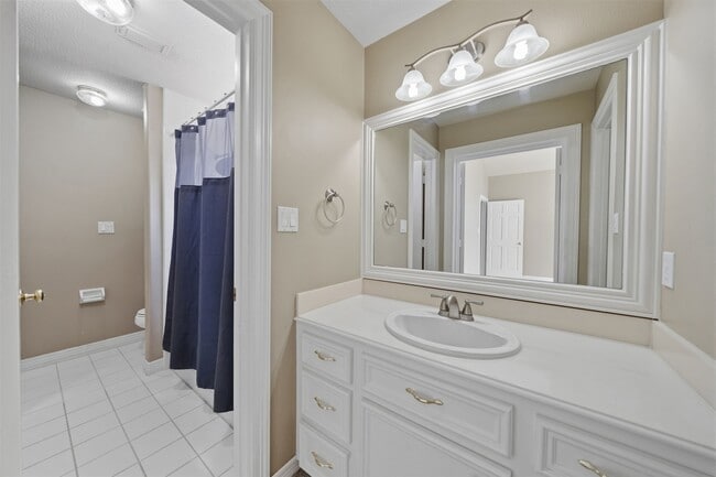 Building Photo - 13714 Gainesway Dr