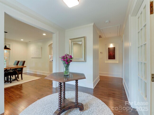 Building Photo - 508 Seldon Dr