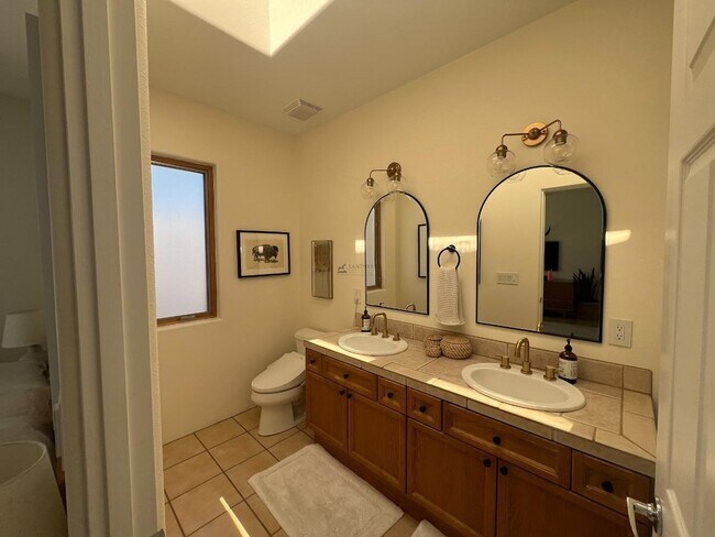Building Photo - 772 Viento Cir