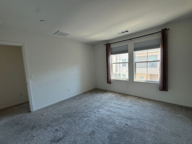 Building Photo - Luxury Townhome 3 level 2 car garage  modern kitchen must see charmer $3350