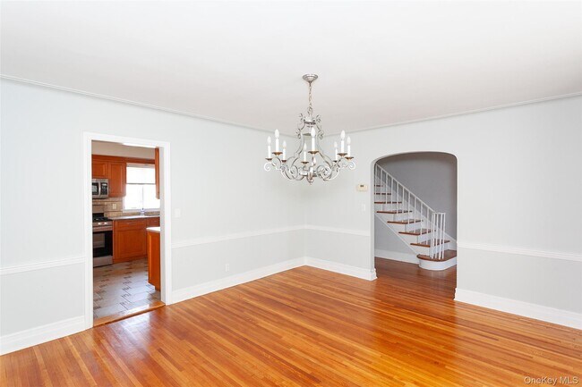 Building Photo - 355 E Beech St