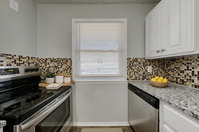 Building Photo - Updated 3-Bed Home with Granite Kitchen Near Shopping & Highways – Independence, MO