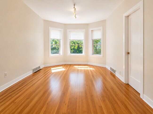 Building Photo - 3709 N Bosworth Ave