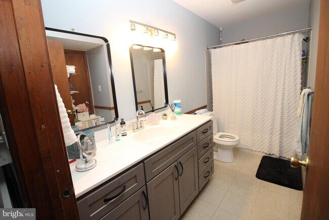 Building Photo - 214 Spring House Ln