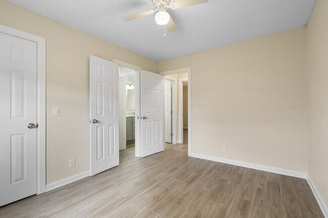 Building Photo - 1671 S Pecan Ave