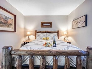 Building Photo - Adorable 1BR - Ground Entry Available FULLY FURNISHED