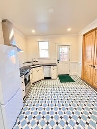 Building Photo - Beautifully Renovated 2 Bed, 1 Bath Near UNR – 900 Sq Ft