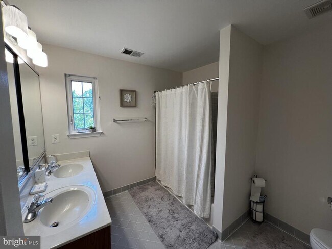 Building Photo - 25622 Creek Run Terrace