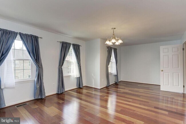 Building Photo - 7133 Swansong Wy