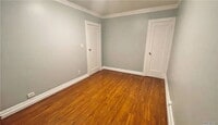 Building Photo - "Charming 3-Bedroom Unit in Queens – Spacious 900 Sq Ft Living!"