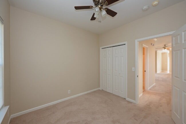 Building Photo - 2 BR Harbor Village Condo