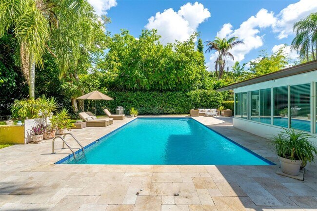 Building Photo - 12700 SW 80th Ave