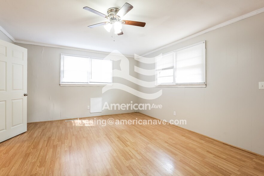 Building Photo - 213 S 7th St