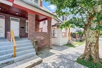 Building Photo - Spacious 3 Bedroom, 1.5 Bathroom with large Porch and Backyard