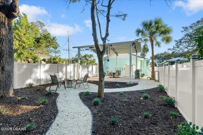 Building Photo - 1146 Riverside Dr