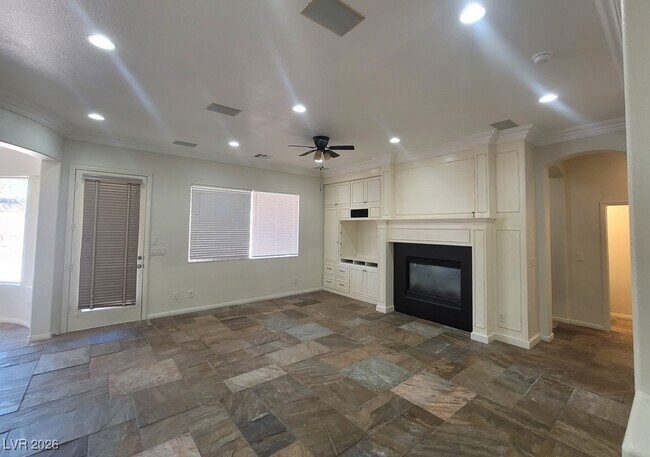 Building Photo - 9338 Wilderness Glen Ave