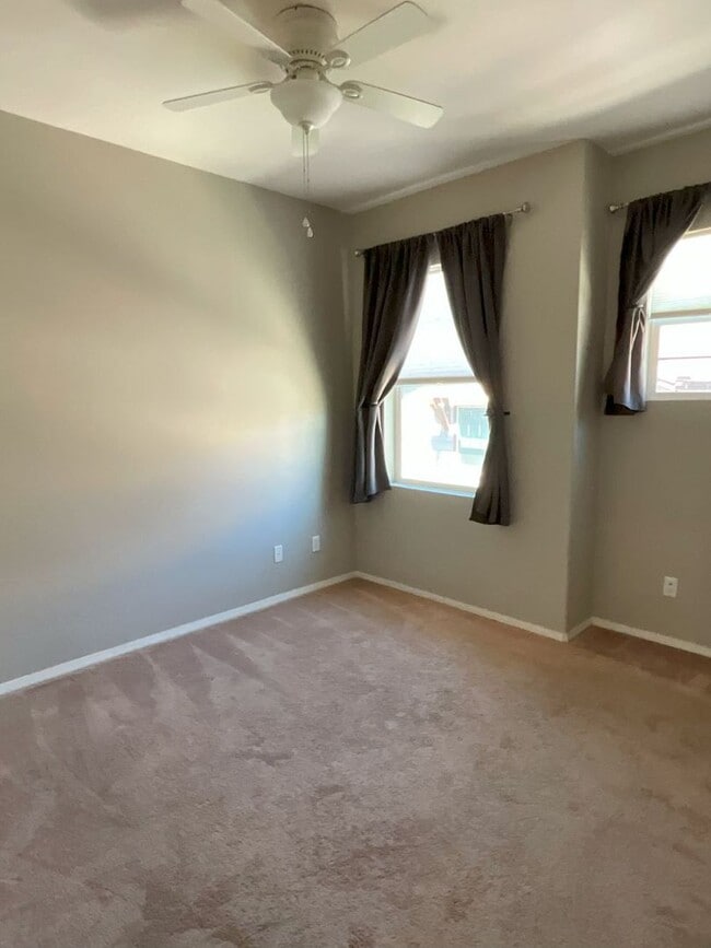 Building Photo - 3 Bed 2 Bath in the Eastlake Vistas