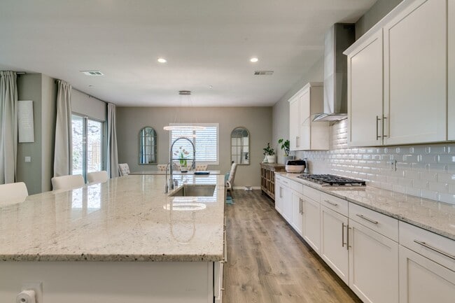 Building Photo - Furnished Luxury Rental with Mountain View...