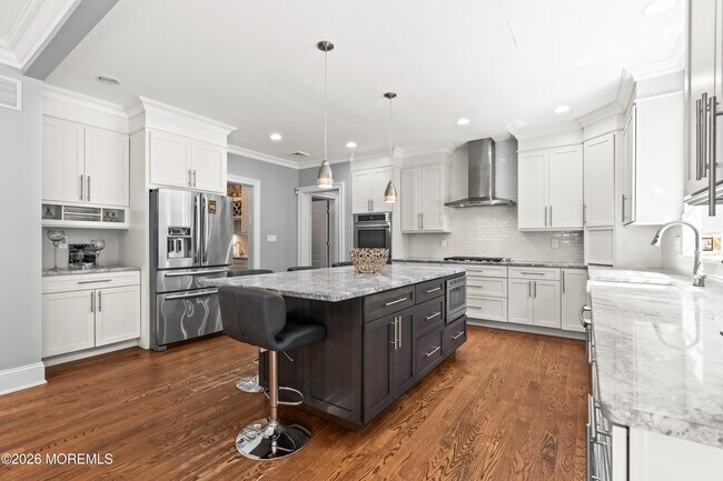 Building Photo - 558 Cedar Ave