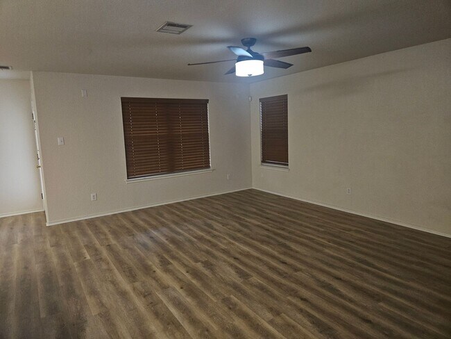 Building Photo - 3 Bedroom in Wildhorse Subdivision