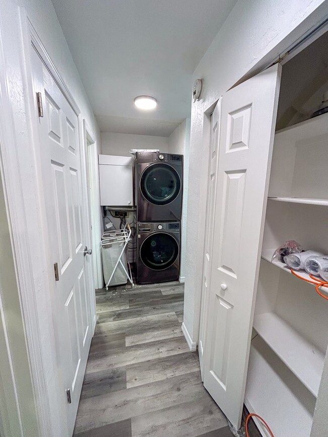 Building Photo - 1038 SW 6th Dr