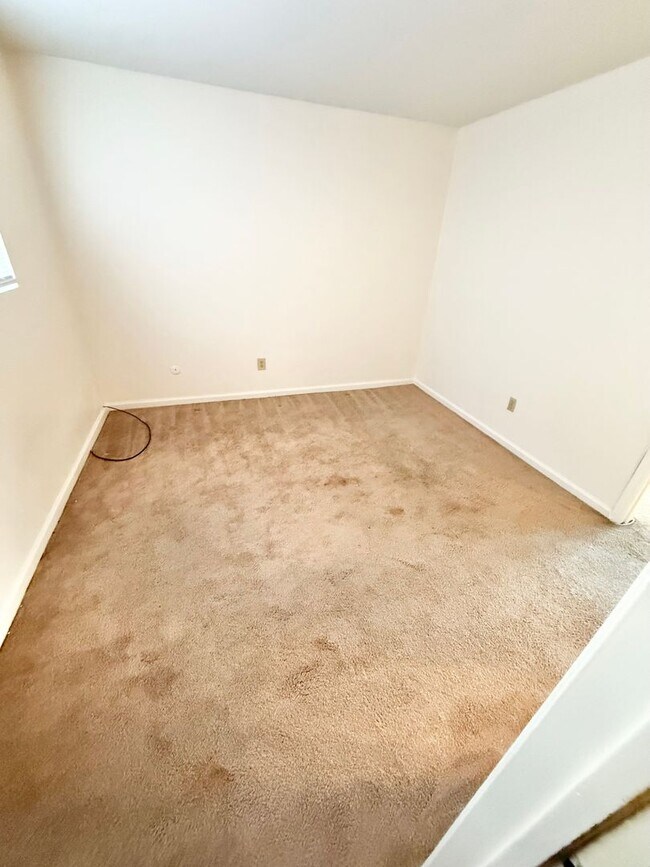 Building Photo - ** Rent ready 1/2 OFF 1st month!!! 1 bedroom near military base