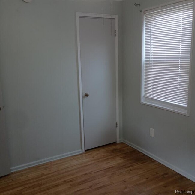 Building Photo - 25880 Groveland St