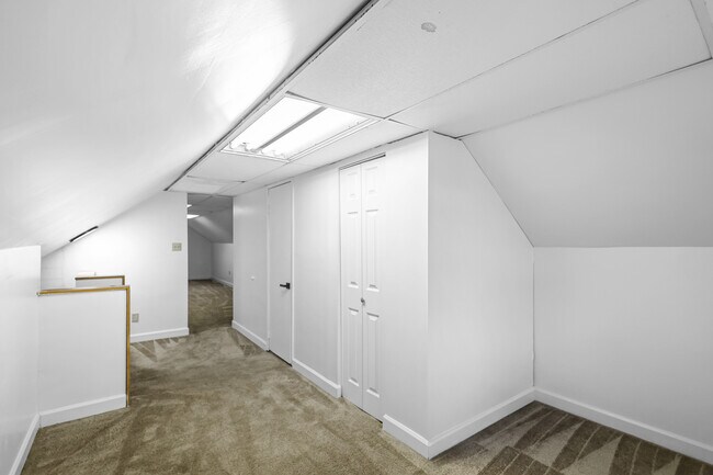 Building Photo - 6026 N Pointe Blvd