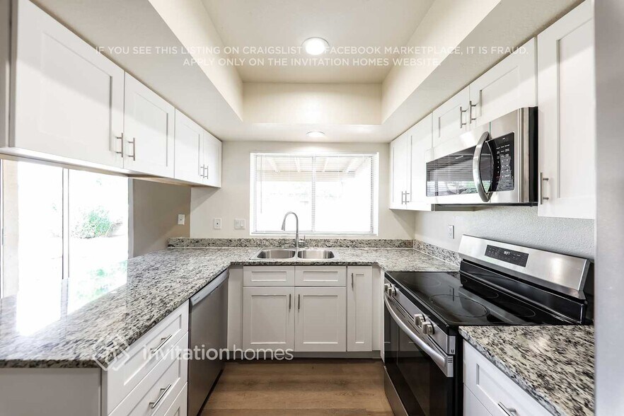 Building Photo - 2210 W Utopia Rd