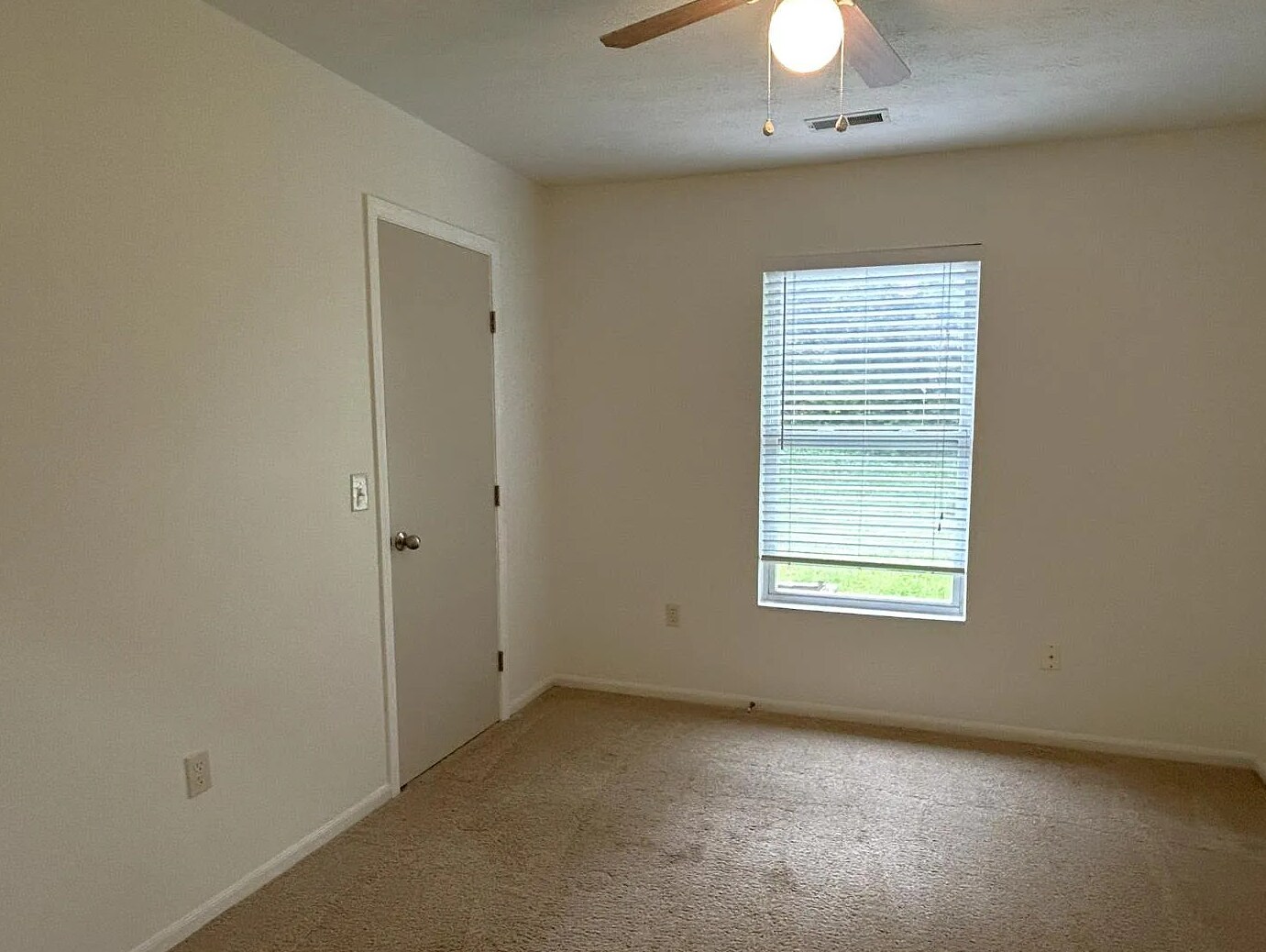 Building Photo - 573 Hearthstone Ct