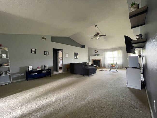 Building Photo - 7025 Boo Ln
