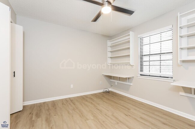 Building Photo - Recently renovated and highly desirable 4 bedroom / 2.5 bath home with 2,028 sq ft of space!