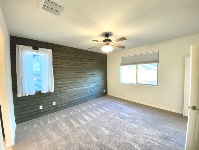 Building Photo - "Modern and contemporary 4-Bedroom/2bath H...