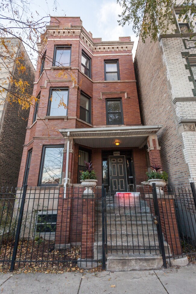 Primary Photo - 944 N California Ave