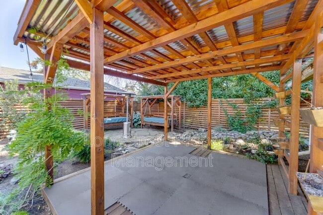 Building Photo - 5236 NE 18th Ave