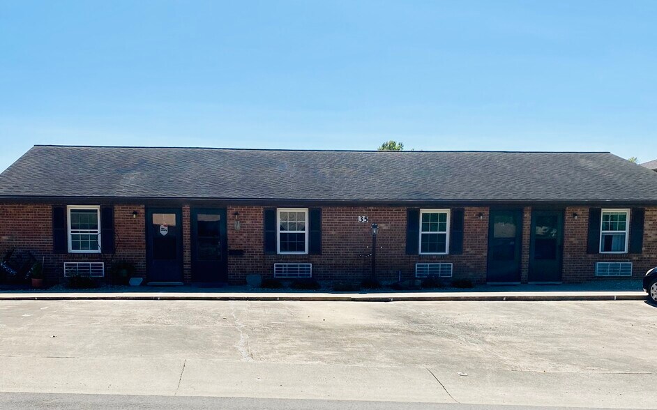 Primary Photo - 35 Cedarcrest Ct
