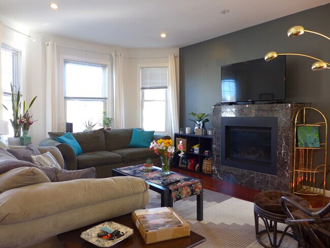 Building Photo - 26 Turner St