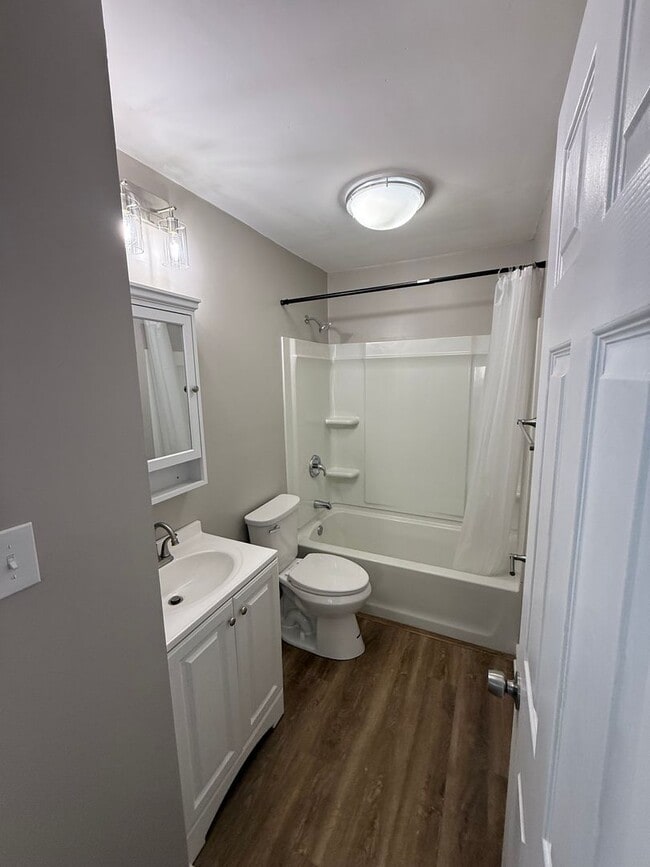 Building Photo - Completely remodeled 3 Bedroom Ranch Home for Rent