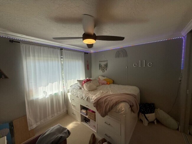 Building Photo - Stunning 5-Bed. 2.5 bath Home in the Heart of Pleasanton Meadows, Community Pool