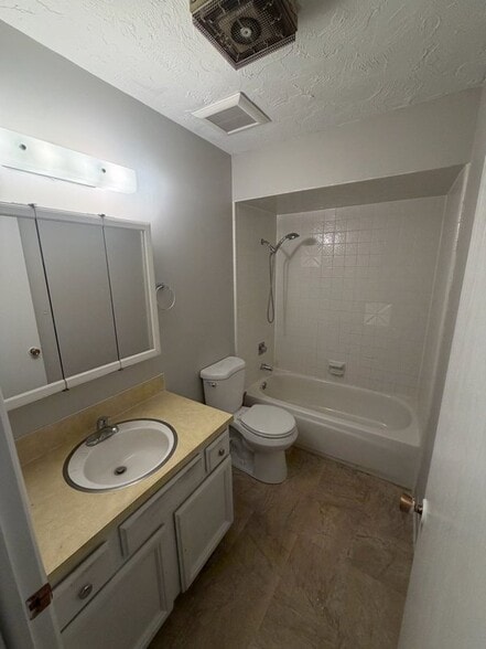 Building Photo - 740 Garfield St